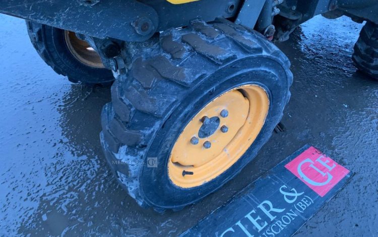 AUSA D100 AHA  DUM010042