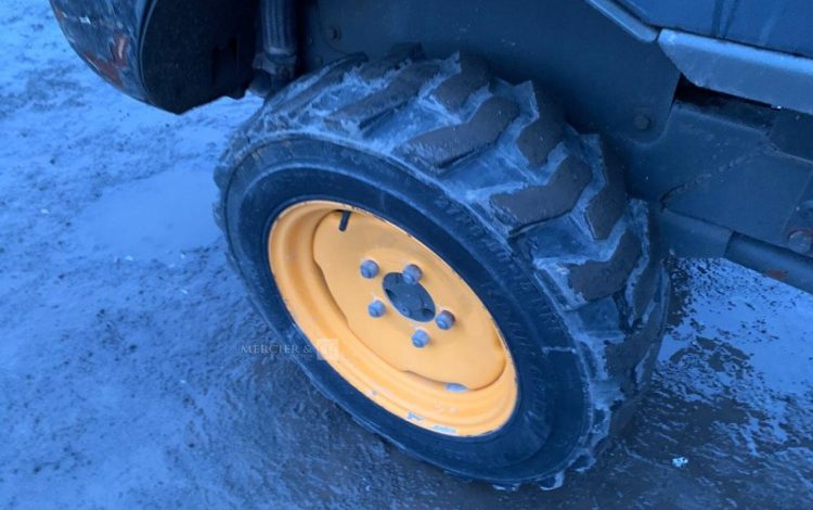 AUSA D100 AHA  DUM010042