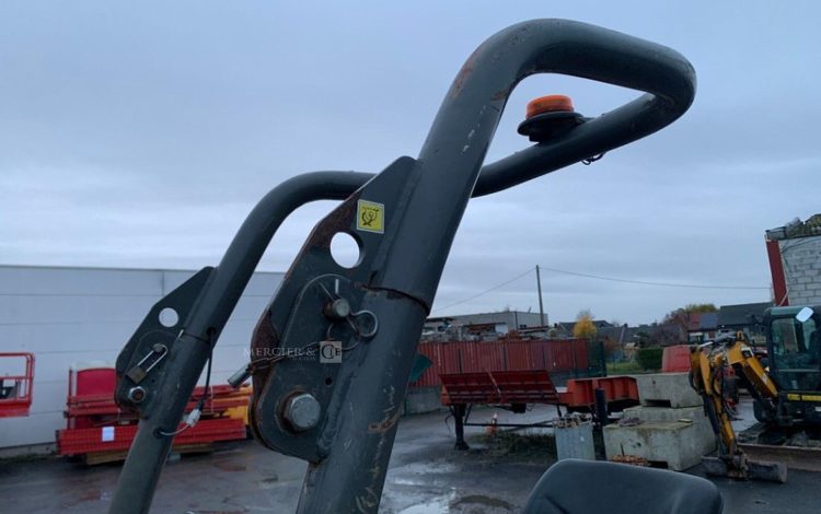 AUSA D100 AHA  DUM010042