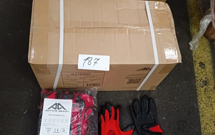 Autre Lot de 240 paires de gants de manutention Active Gear modèle G1169NP, en latex r  189