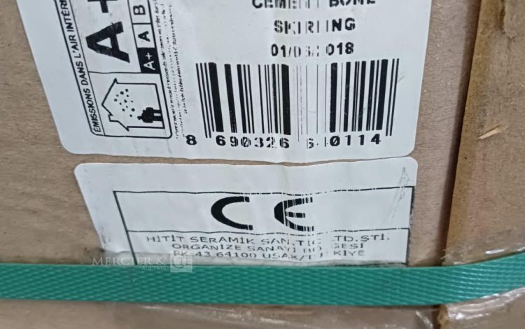 Autre Lot denviron 250 ml de plinthes carrelage  8 × 60 cm, modèle Cement Bone  195