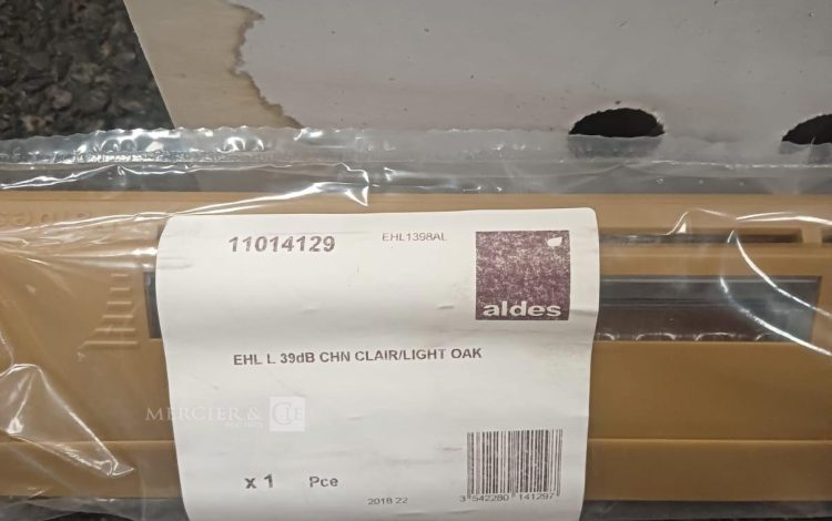 Autre Lot de  20 entrée dair hygroréglable idéale pour les besoins acoustiques , marq  207