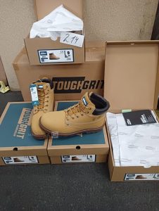 Autre Lot de 10 paires de chaussures de sécurité ToughGrit  Taille 9 (43)  216