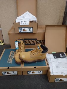 Autre Lot de 10 paires de chaussures de sécurité ToughGrit  Taille 9 (43)  217