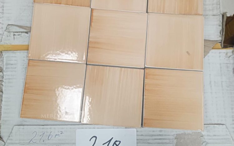 Autre Lot d&rsquo;environ 21,6m2 de carrelage de 10cm x10cm , couleur SANDALO  221