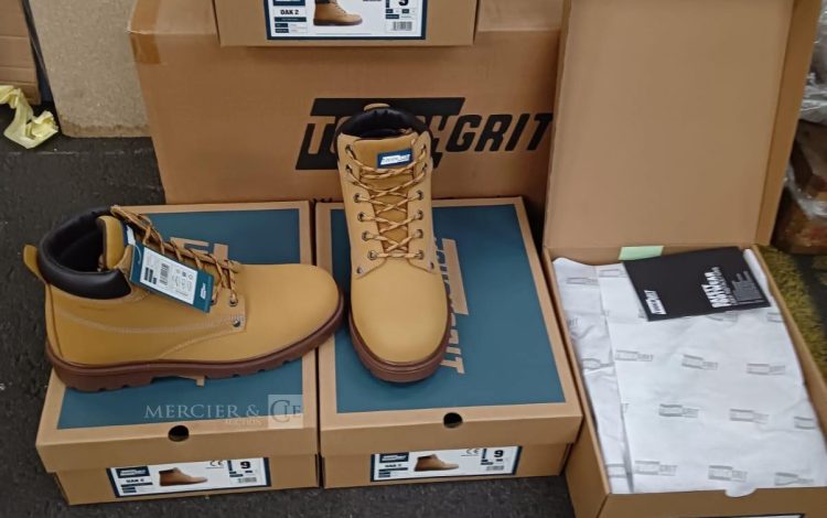 Autre Lot de 10 paires de chaussures de sécurité ToughGrit  Taille 9 (43)  231