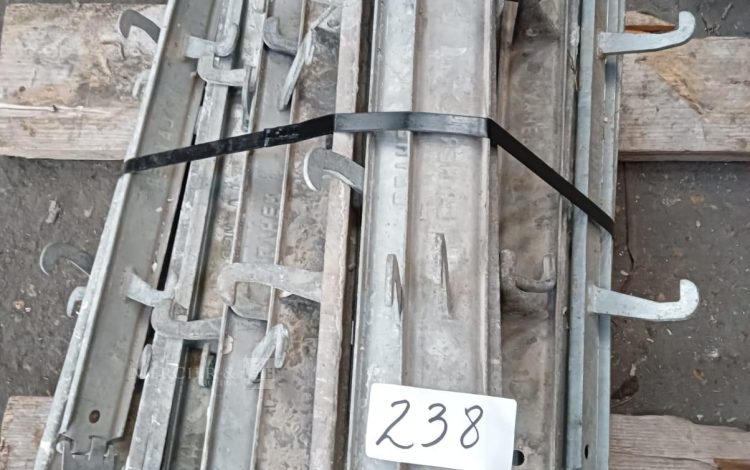 Autre Lot de 50 entretoises métalliques de 60 cm, utilisées pour le maintien et lespa  240