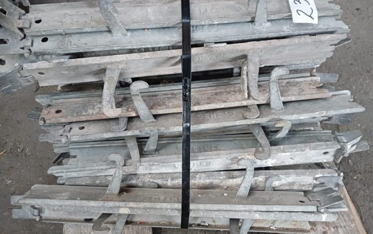 Autre Lot de 50 entretoises métalliques de 60 cm, utilisées pour le maintien et lespa  240