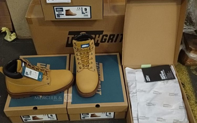 Autre Lot de 10 paires de chaussures de sécurité ToughGrit  Taille 9 (43)  241