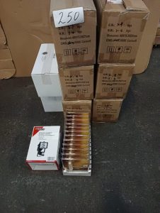 Autre Lot comprenant 24 projecteur halogène en aluminium (modèle GO/ON) accompagné de  252