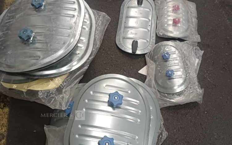 Autre Lot de 18 trappes de visite pour gaine , différentes tailles  259