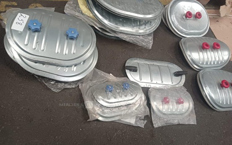 Autre Lot de 18 trappes de visite pour gaine , différentes tailles  259