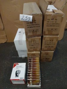 Autre Lot comprenant 24 projecteur halogène en aluminium (modèle GO/ON) accompagné de  260