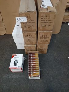 Autre Lot de 24 pièces comprenant des projecteurs halogènes IP54 pour éclairage extéri  303