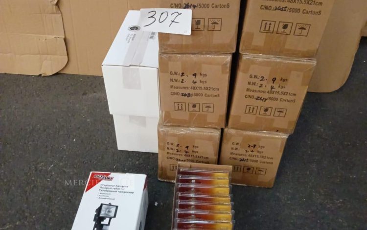 Autre Lot de 24 pièces comprenant des projecteurs halogènes IP54 pour éclairage extéri  308