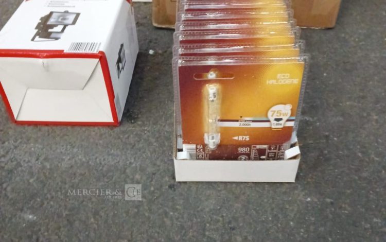 Autre Lot de 24 pièces comprenant des projecteurs halogènes IP54 pour éclairage extéri  308