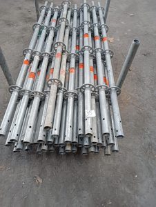 Autre Ensemble de 40 montants déchafaudage galvanisés, longueur 200 cm, marque Layer.  316