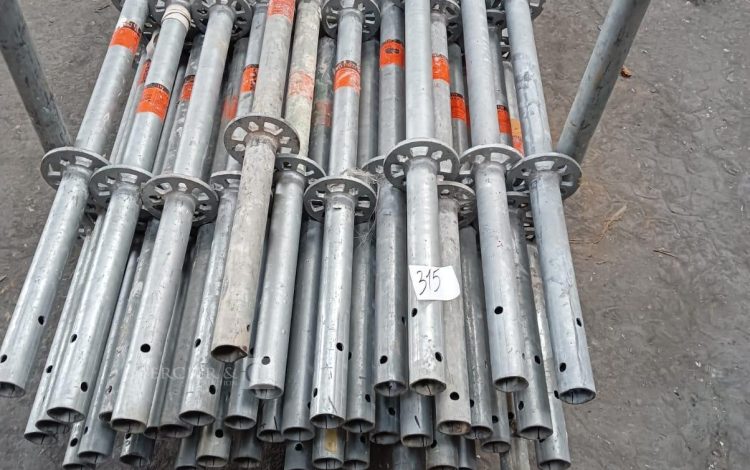 Autre Ensemble de 40 montants déchafaudage galvanisés, longueur 200 cm, marque Layer.  316