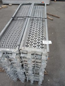 Autre Ensemble de 26 platelages galvanisés de marque Scafom, longueur 150 cm et largeu  319