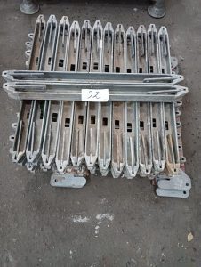 Autre Lot de 50 plinthes métalliques Layer en acier galvanisé, destinées à la protecti  32