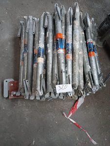 Autre Lot de 50 pièces  Montants 68 cm Scafon  321