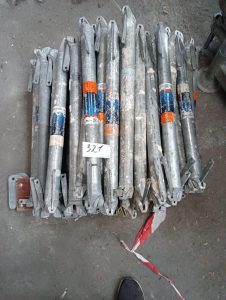 Autre Lot de 50 pièces  Montants 68 cm Scafon  322