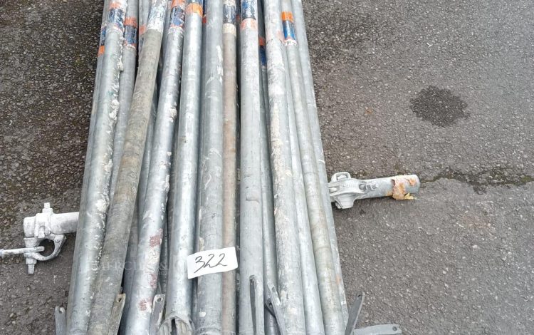 Autre Lot de 30 pièces  Montants 200 cm Scafon  323