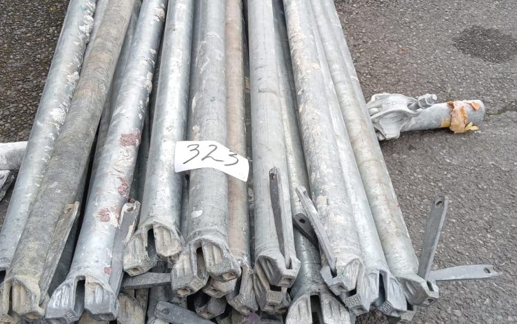 Autre Lot de 30 pièces  Montants 200 cm Scafon  324