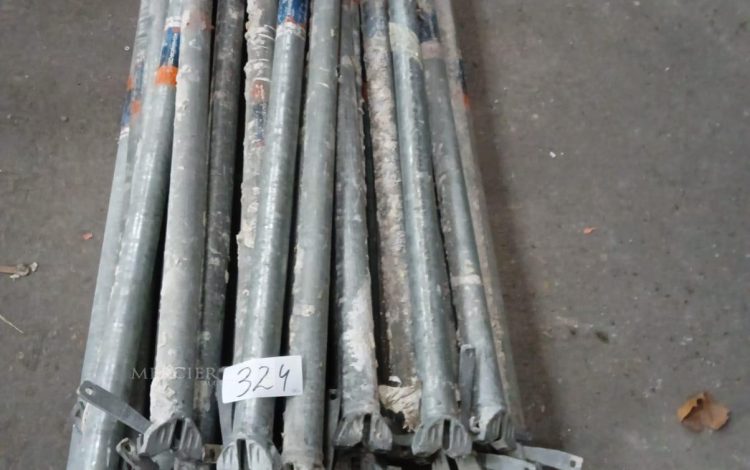 Autre Lot de 30 pièces  Montants 150 cm Scafon  325
