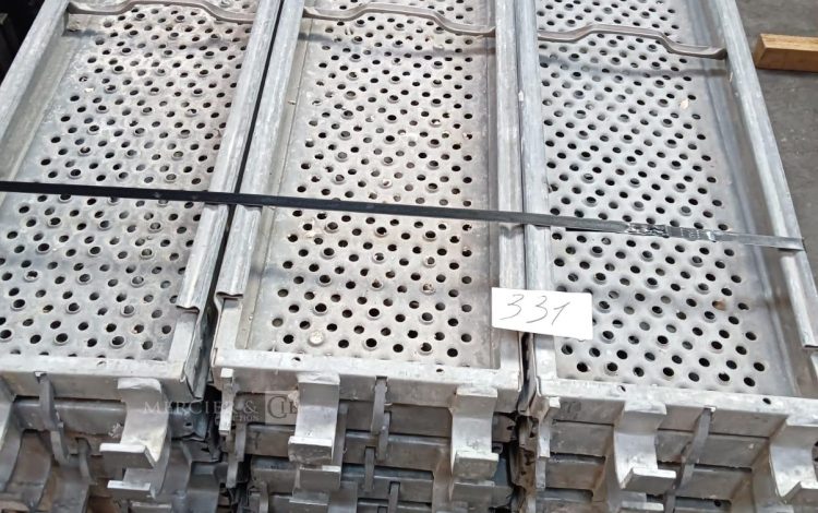 Autre Lot de 30 plateaux de 200 x 30 cm  Marque Scafon  332