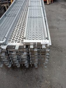 Autre Lot de 23 plateaux de 250 x 30 cm  Marque Scafon  333