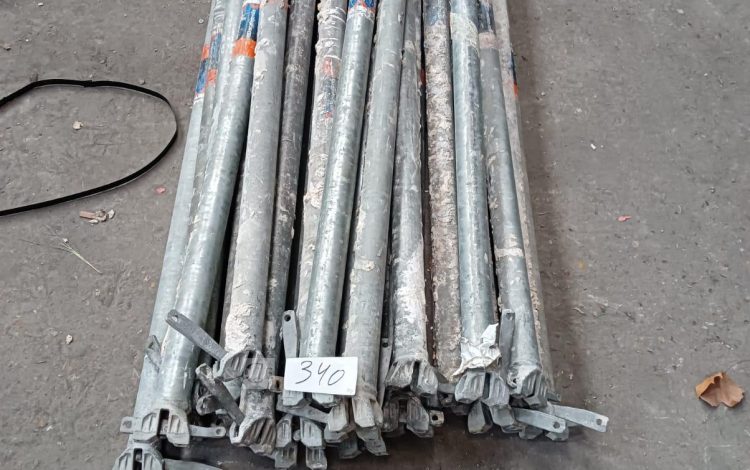 Autre Lot de 30 pièces  Montants 150 cm Scafon  341