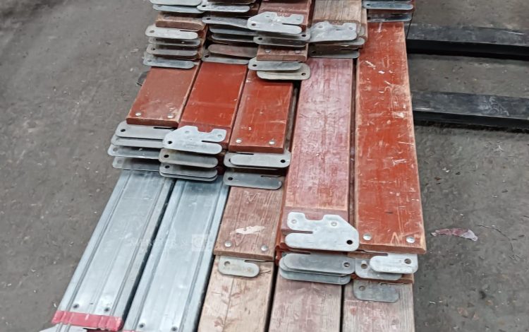 Autre Lot de 93 planches déchafaudage  marque Layer  350