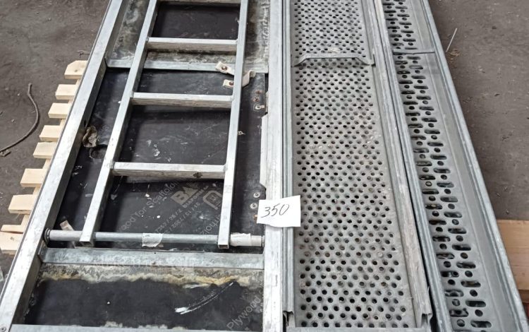 Autre Lot composé de 6 éléments déchafaudage  marque Scafon  351