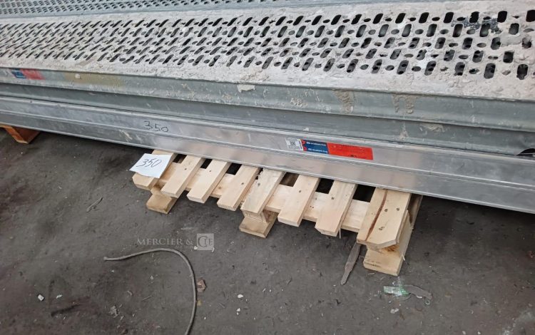 Autre Lot composé de 6 éléments déchafaudage  marque Scafon  351