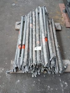 Autre Lot composé de 50 éléments métalliques de 1 m de la marque Layer, utilisés pour  7