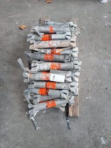 Autre Lot composé de 50 éléments métalliques de 30 cm de la marque Layer, utilisés pou  9