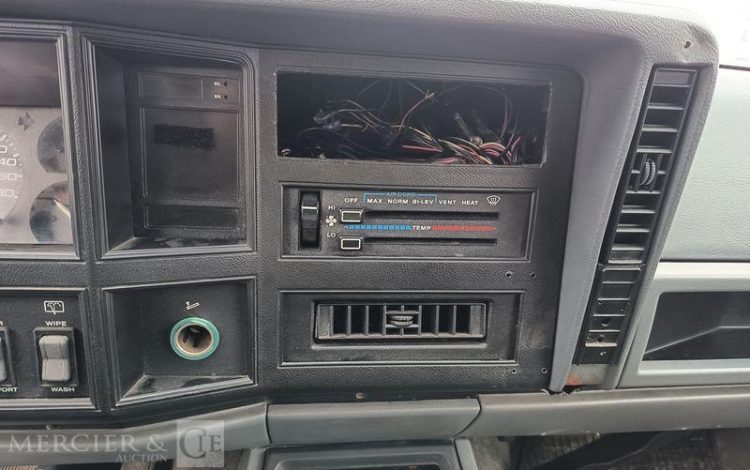 JEEP 4X4 CHEROKEE XJ 174CV BOITE AUTOMATIQUE  9645VM62