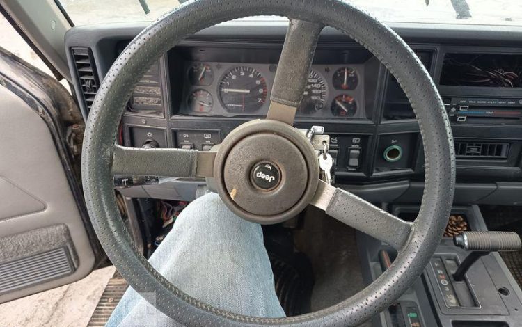 JEEP 4X4 CHEROKEE XJ 174CV BOITE AUTOMATIQUE  9645VM62