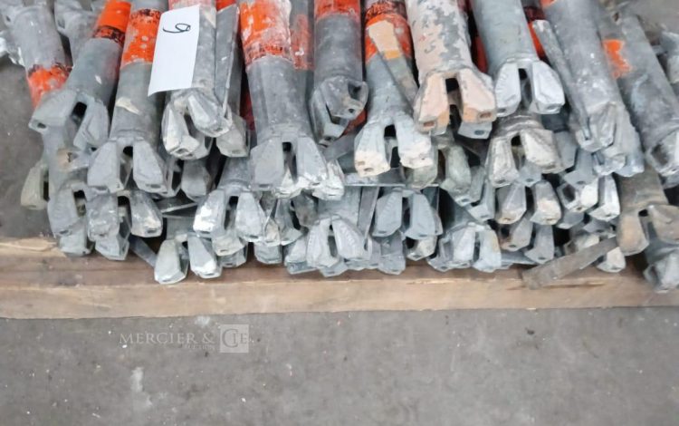 Autre Lot composé de 50 éléments métalliques de 30 cm de la marque Layer, utilisés pou  9