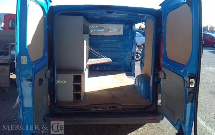 RENAULT TRAFIC II DCI BLEU BR-533-QS