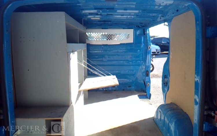 RENAULT TRAFIC II DCI BLEU BR-533-QS