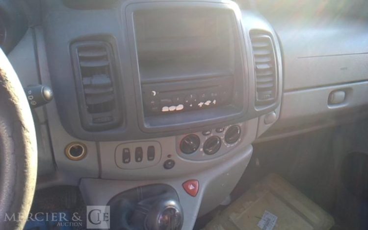 RENAULT TRAFIC II DCI BLEU BR-533-QS