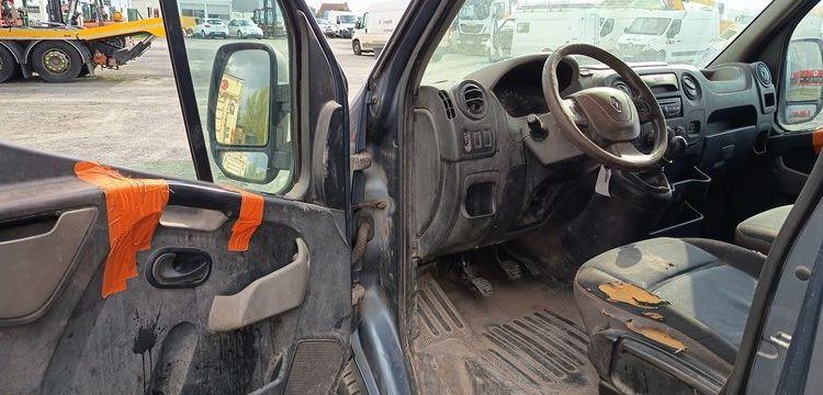 RENAULT MASTER III TRACTION FOURGON L2H2 F3500 2.3 DCi 16V 125 CV – DIESEL – 290689 KMS BLEU BV-795-RA