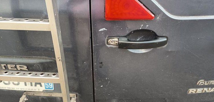 RENAULT MASTER III TRACTION FOURGON L2H2 F3500 2.3 DCi 16V 125 CV – DIESEL – 290689 KMS BLEU BV-795-RA