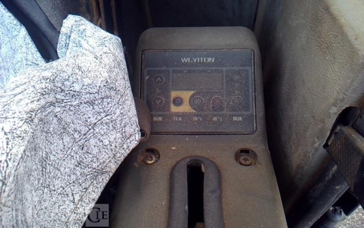 KOBELCO MINI PELLE SK60-C 6T 16196H AN2012 VERT C5237