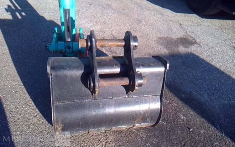 KOBELCO MINI PELLE SK60-C 6T 16196H AN2012 VERT C5237