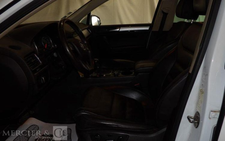 VOLKSWAGEN TOUAREG 3.0 TDI 205CH BLUEMOTION R EXCLUSIVE 4MOTION TIPTRONIC BVA BLANC CF-126-WJ