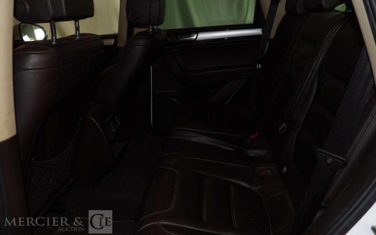 VOLKSWAGEN TOUAREG 3.0 TDI 205CH BLUEMOTION R EXCLUSIVE 4MOTION TIPTRONIC BVA BLANC CF-126-WJ