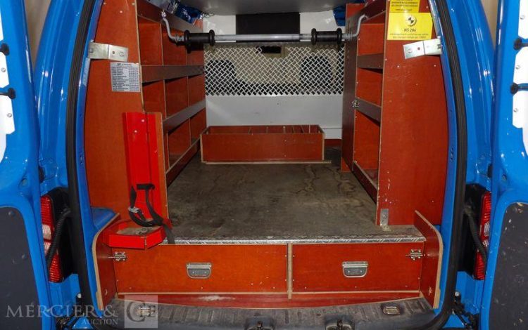 VOLKSWAGEN CADDY FOURGON 2.0 ECOFUEL 110 BLEU CN-367-PY